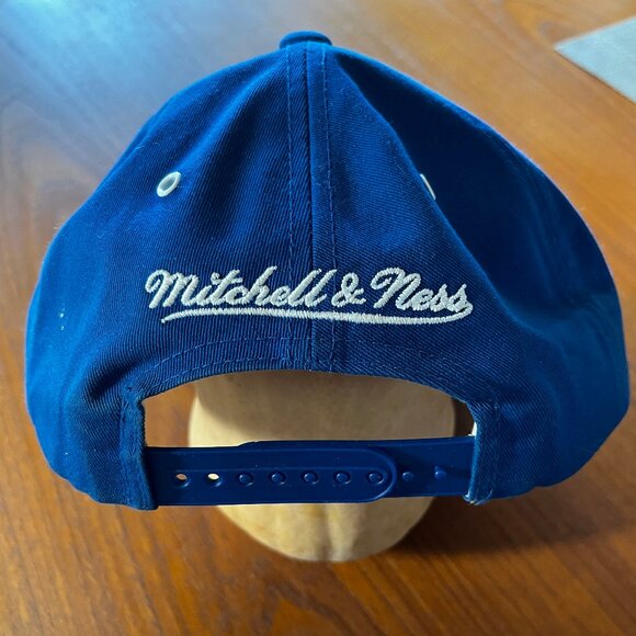 New York Knicks Mitchell & Ness Snapback Hat - Picture 4 of 5